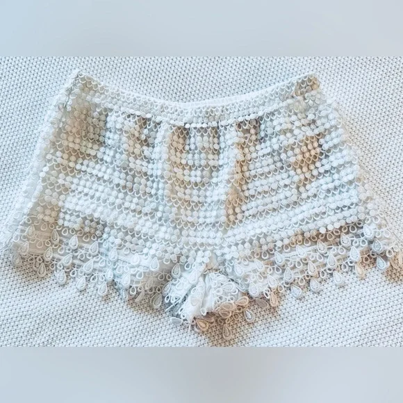 LULU’S White Lace Shorts 10” - Picture 5 of 12